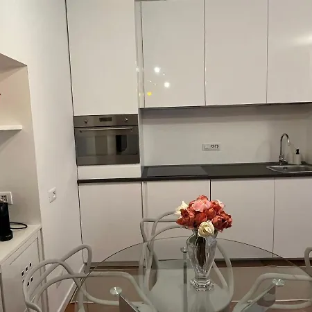 Casa Vercelli Delizioso Bilocale Moderno Nella Vecchia Lägenhet *