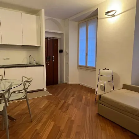 Casa Vercelli Delizioso Bilocale Moderno Nella Vecchia Lägenhet Milano